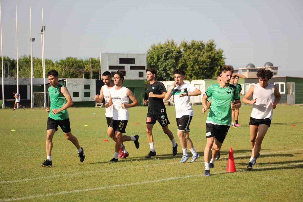 Genç Horozlar yeni sezon için sahaya indi