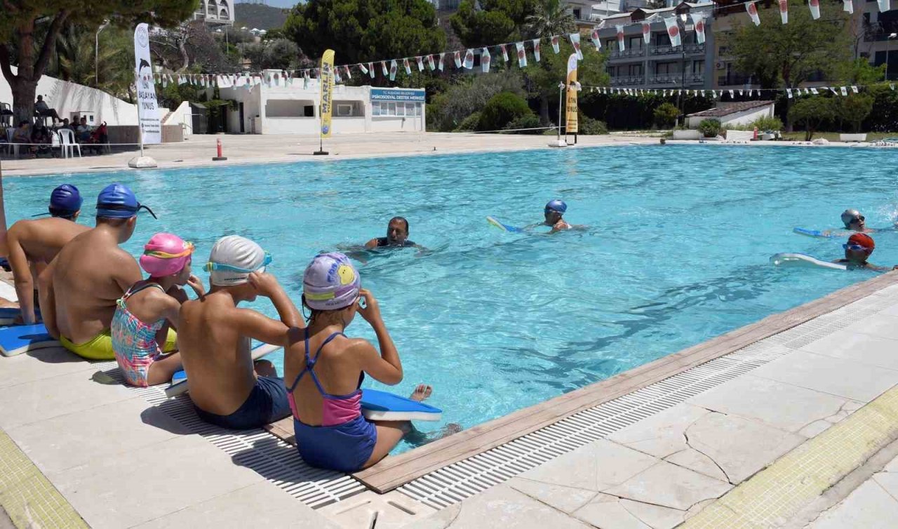 Kuşadalı çocuklar belediyenin ücretsiz spor okullarında eğitim görüyor