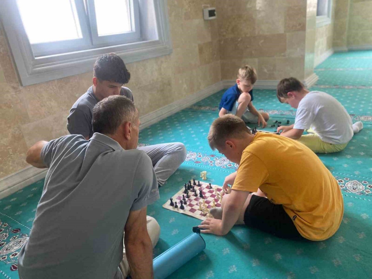 Alaplı’da öğrenciler hem Kur’an öğreniyor hem spor yapıyor