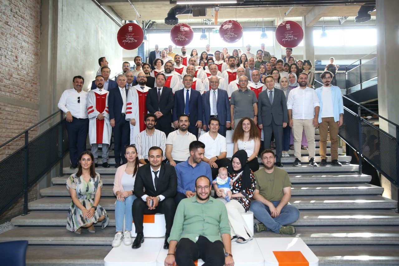 Abdullah Gül Üniversitesi’nde Mezuniyet Sevinci