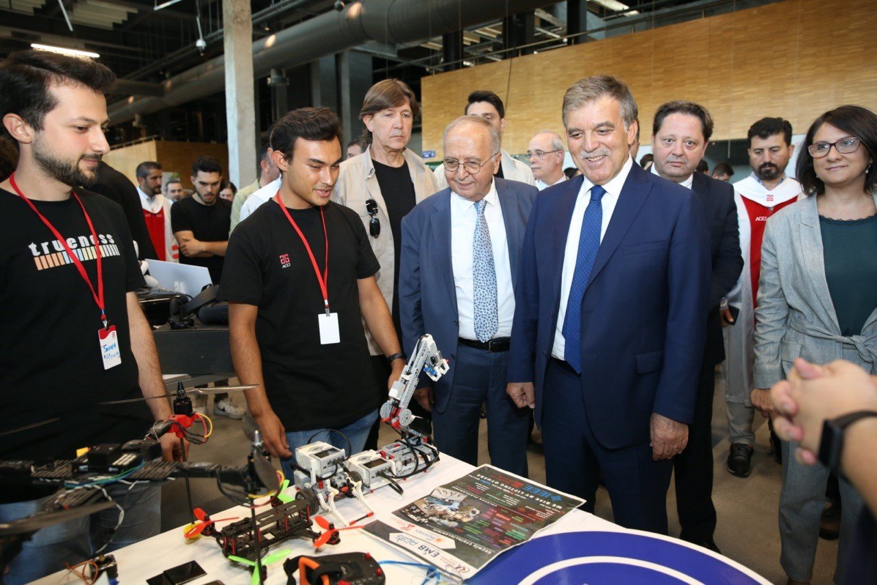 Abdullah Gül Üniversitesi’nde Mezuniyet Sevinci