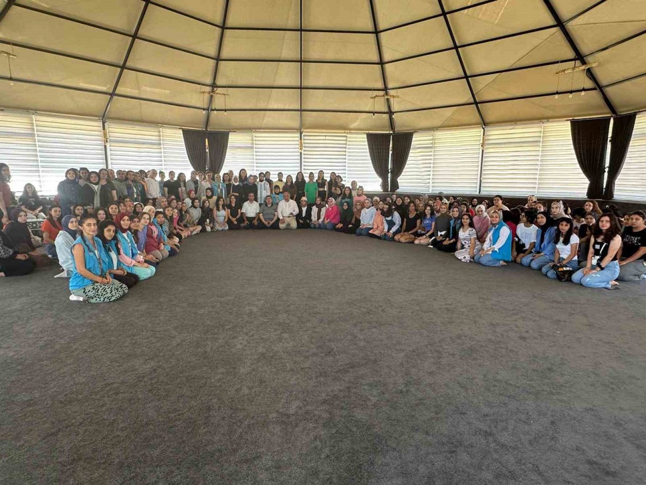 Kasapoğlu, Sultandağı’nda genç kampçılarla bir araya geldi