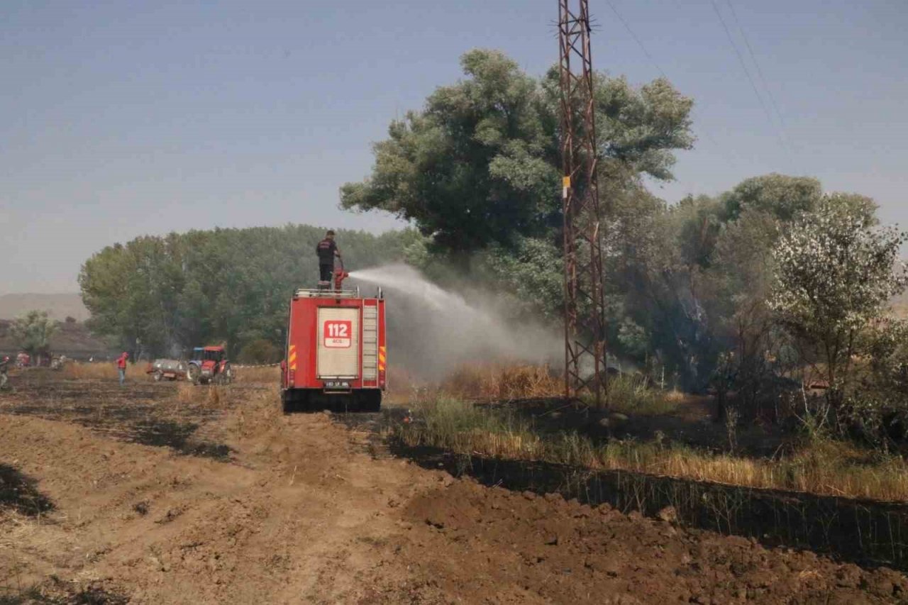Sandıklı’da iki köyde çıkan arazi yangınlarında 10 dekar alan zarar gördü