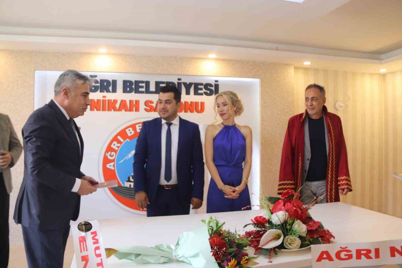 Ağrı Emniyet Müdürü’nden nikah şahitliği