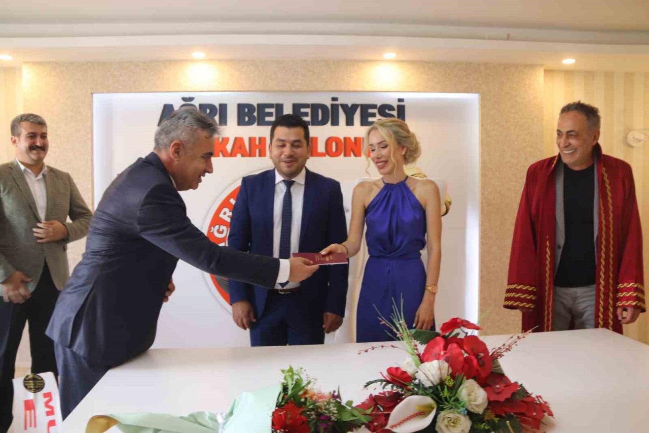 Ağrı Emniyet Müdürü’nden nikah şahitliği