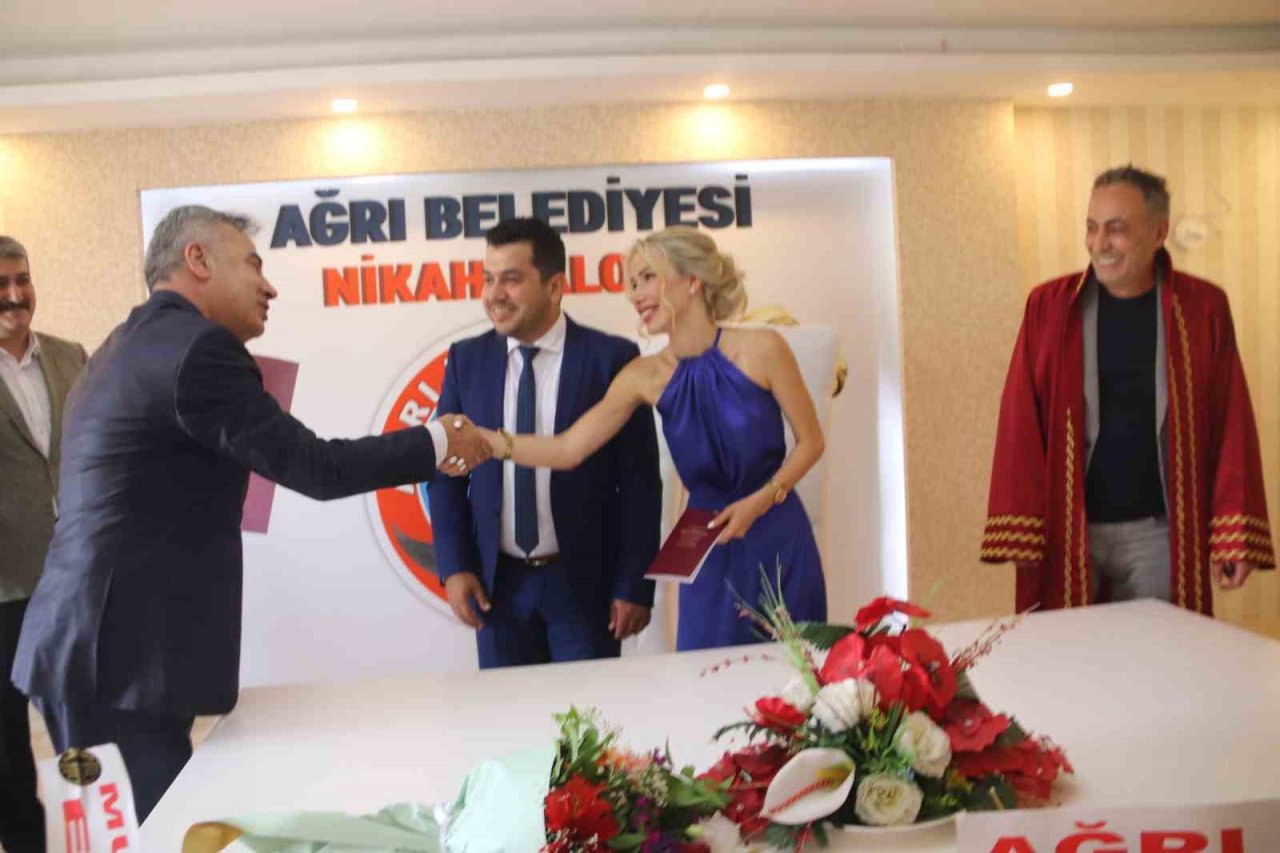 Ağrı Emniyet Müdürü’nden nikah şahitliği