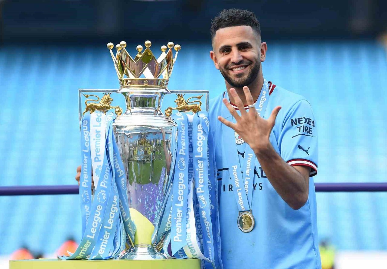 Al-Ahli, Riyad Mahrez ile 4 yıllık sözleşme imzaladı