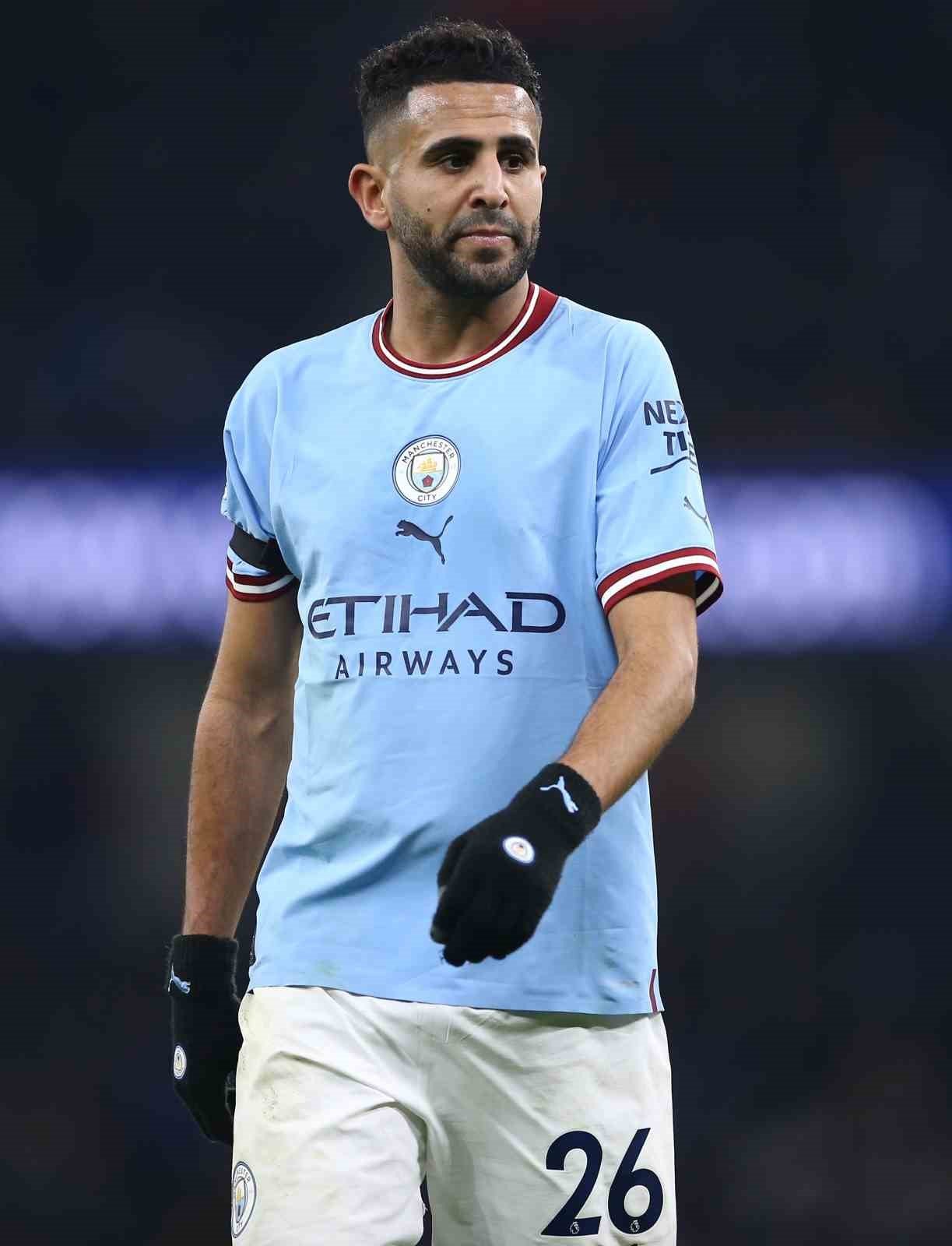 Al-Ahli, Riyad Mahrez ile 4 yıllık sözleşme imzaladı