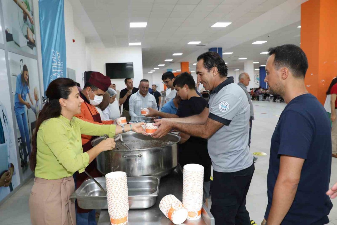 ALKÜ’de aşure ikramı