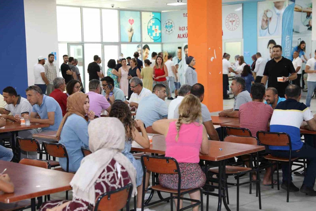 ALKÜ’de aşure ikramı