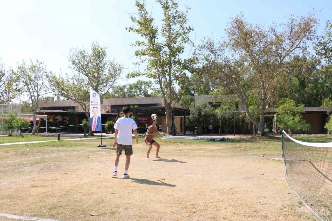 Büyükşehir’den gençlere ayak tenisi sahası