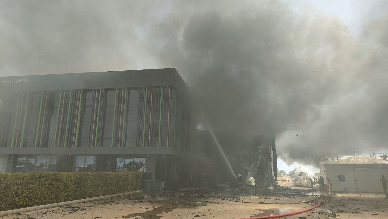 Antalya’da çiçek işleme tesisinde yangın