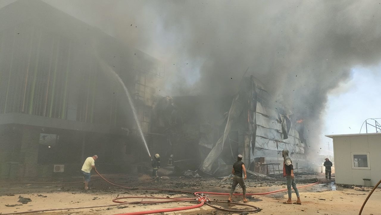 Antalya’da çiçek işleme tesisinde yangın