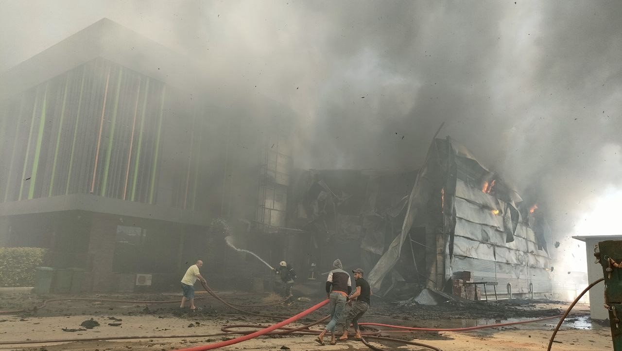 Antalya’da çiçek işleme tesisinde yangın