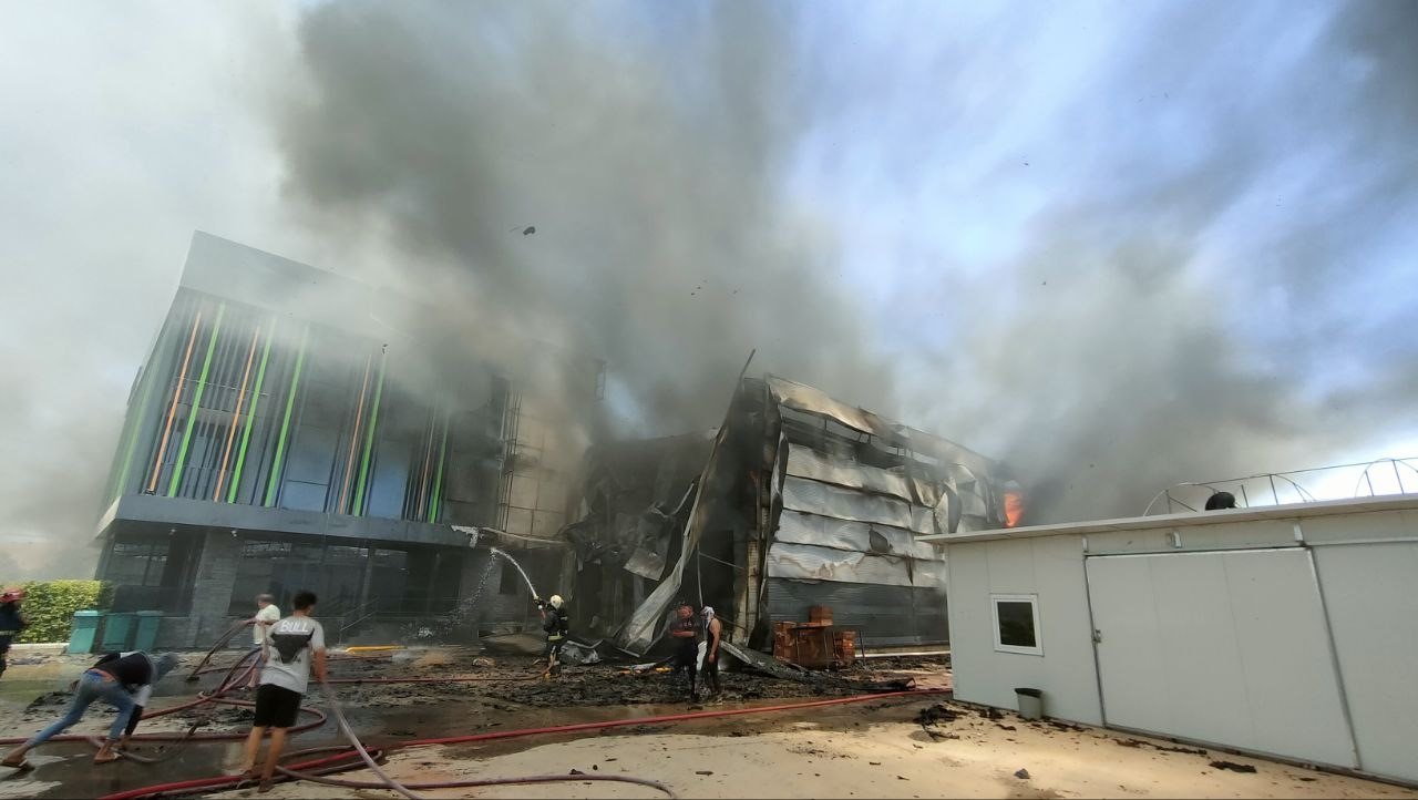 Antalya’da çiçek işleme tesisinde yangın