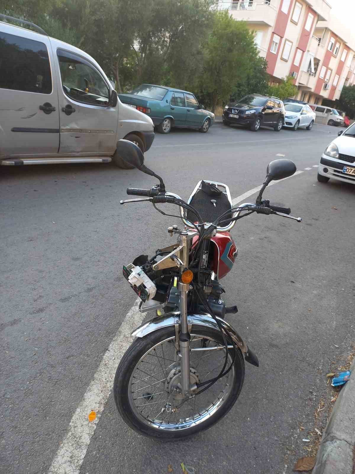 Sahte plakalı motosikletle kaza yaptı, 30 bin liraya yakın ceza yedi