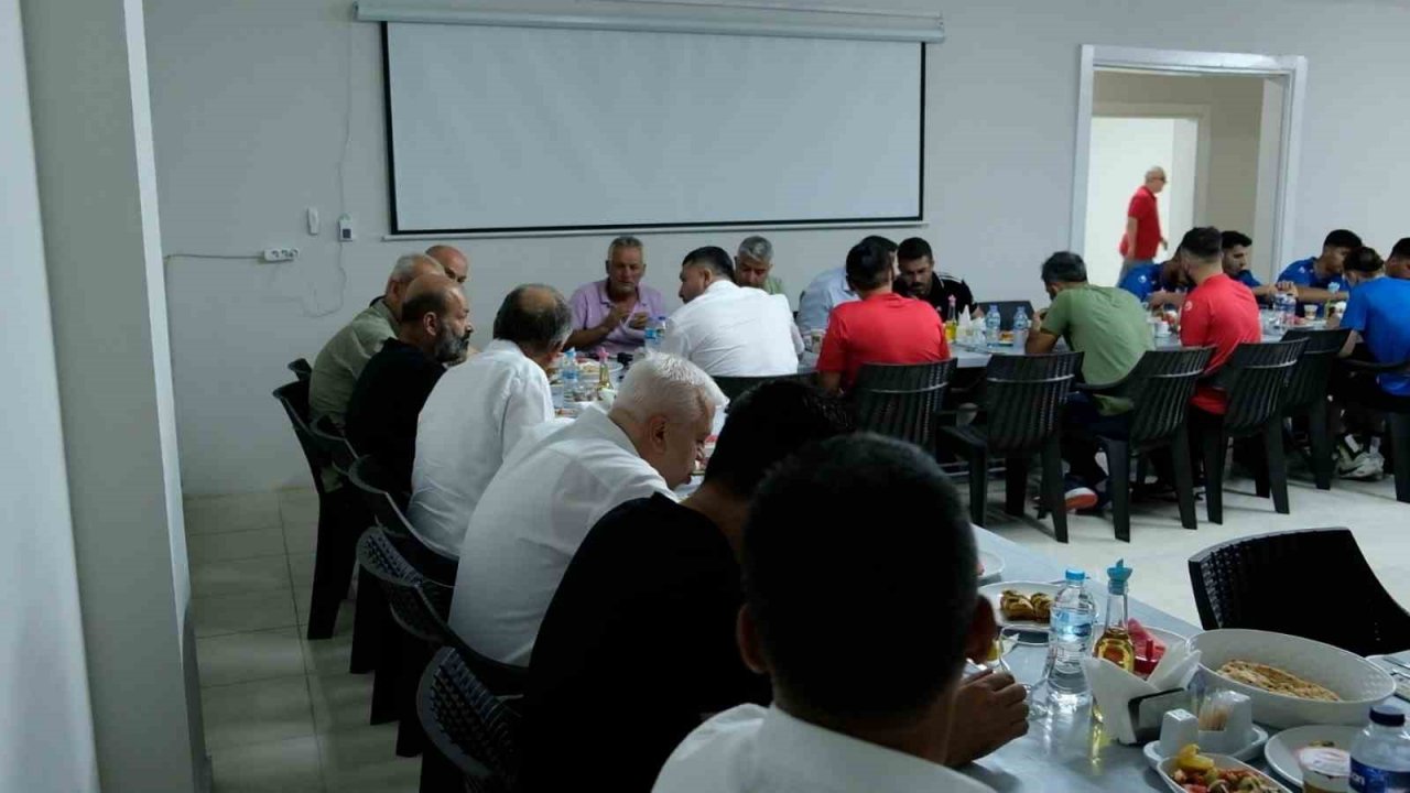 Arguvanspor’da sezon öncesi moral yemeği