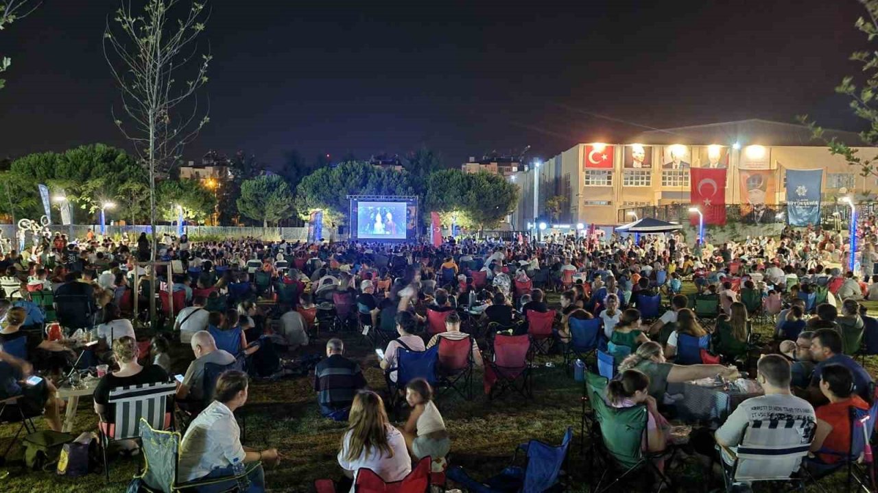 Aydın Büyükşehir Belediyesi’nin sinema geceleri beğeni topluyor