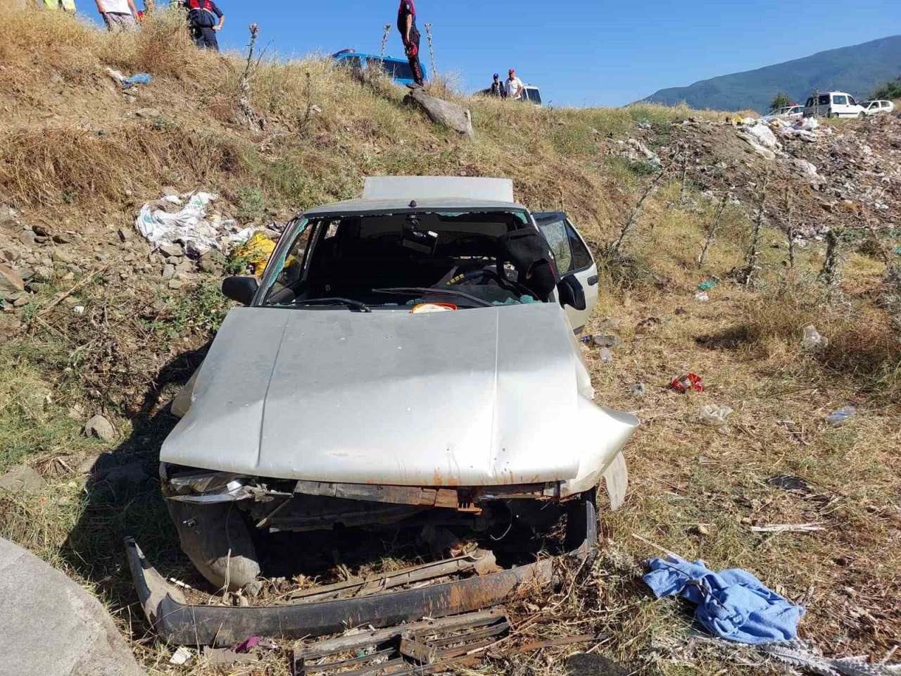 Otomobil şarampole yuvarlandı: 4 yaralı