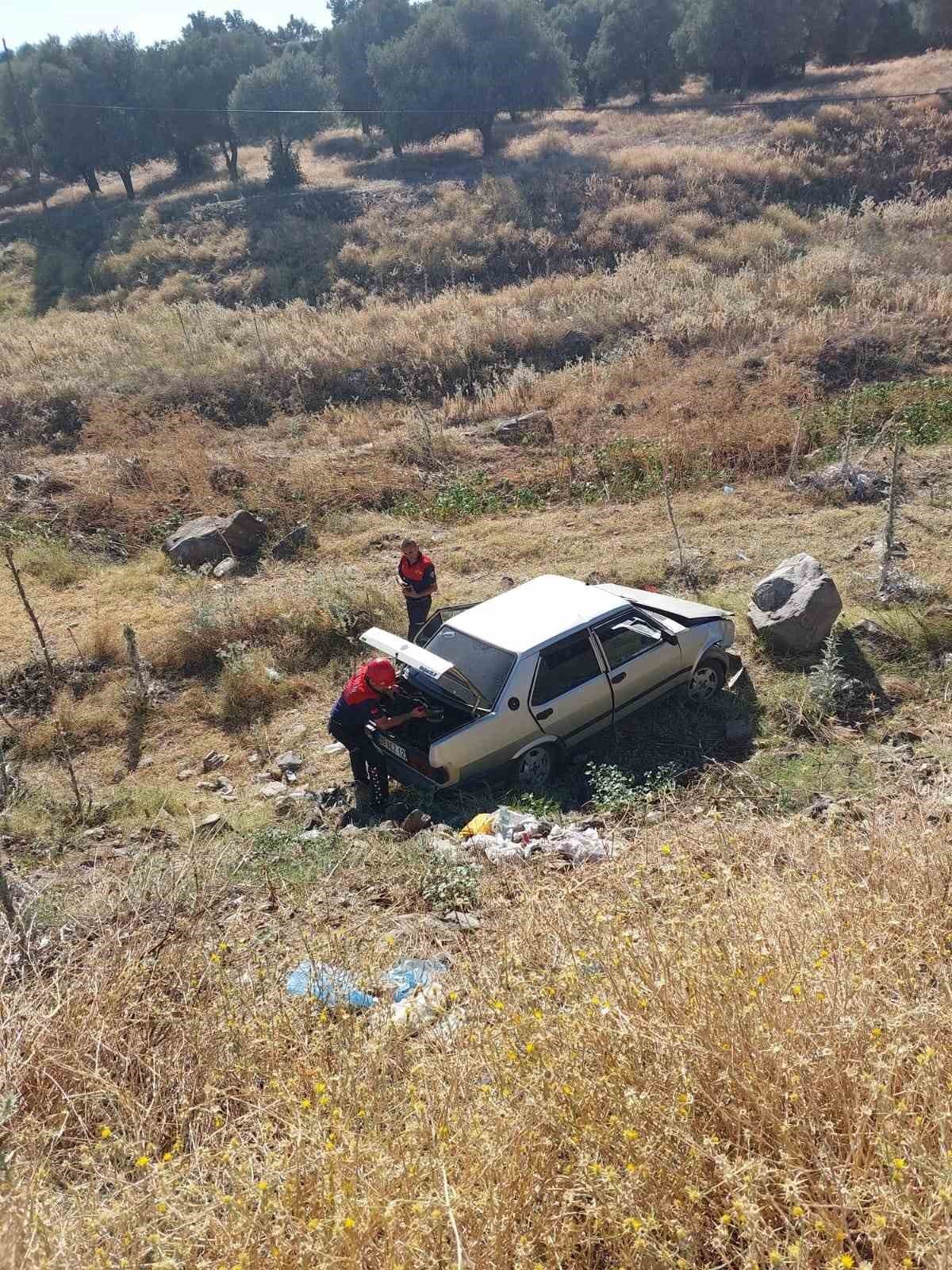 Otomobil şarampole yuvarlandı: 4 yaralı