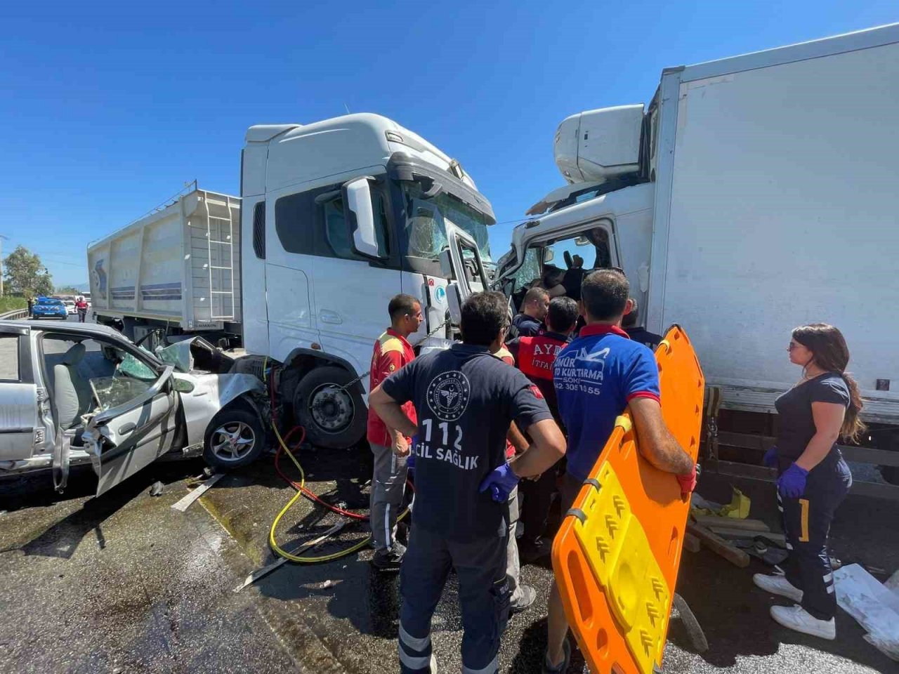Kazada yaralanan kamyon sürücüsü hayatını kaybetti