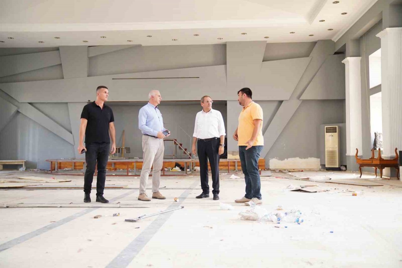 Ayvalık’ta İsmet İnönü Kültür Merkezi A’dan Z’ye yenileniyor