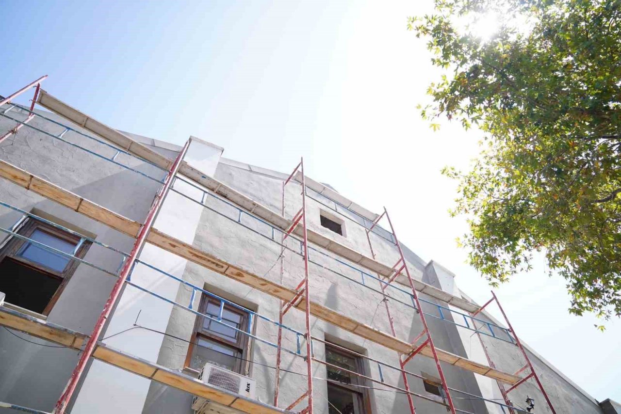 Ayvalık’ta İsmet İnönü Kültür Merkezi A’dan Z’ye yenileniyor