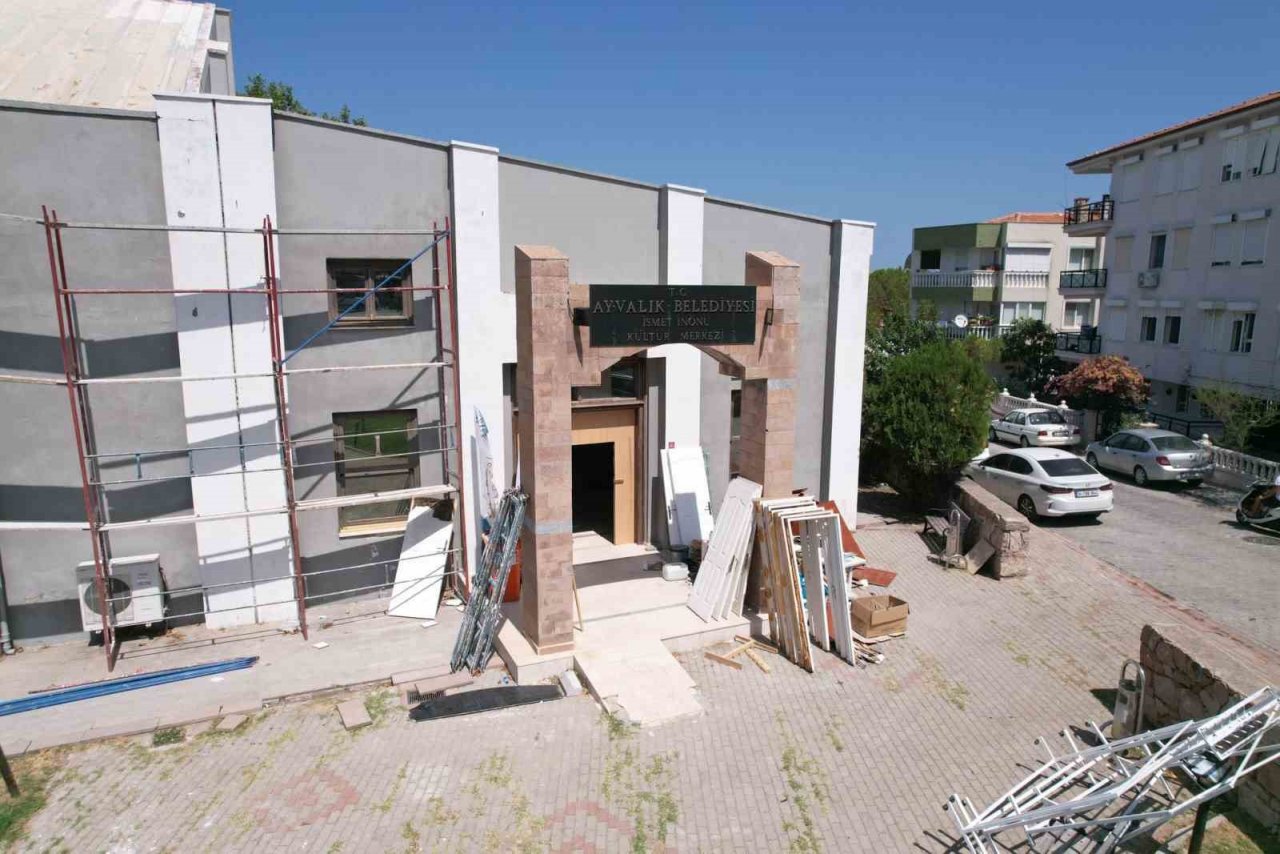 Ayvalık’ta İsmet İnönü Kültür Merkezi A’dan Z’ye yenileniyor