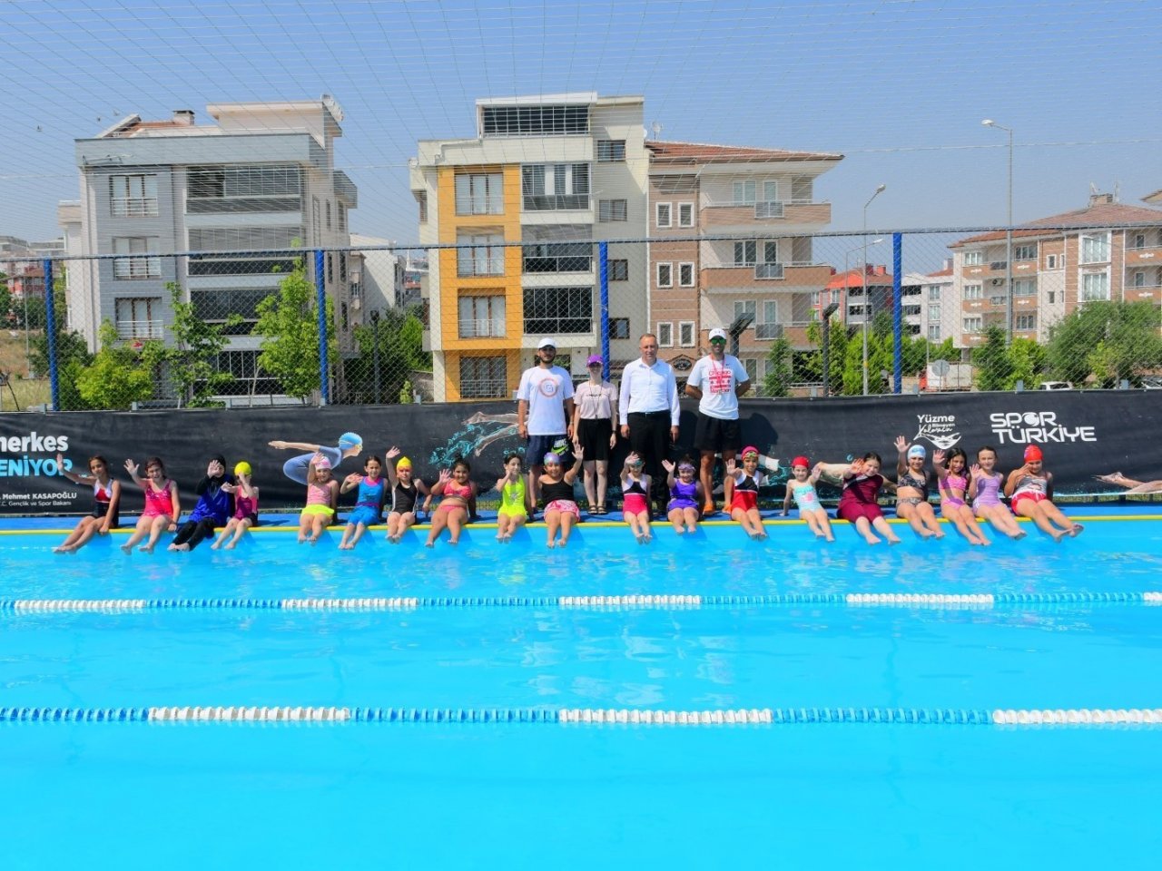 Balıkesir’de 9 bin çocuk yüzme öğrendi