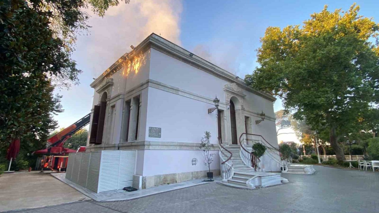 Beşiktaş Yıldız Parkı’nda restoran olarak kullanılan tarihi köşkte yangın