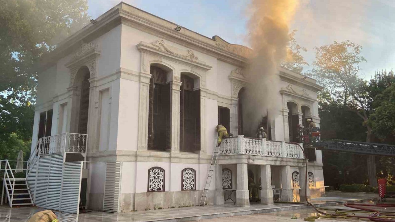 Beşiktaş Yıldız Parkı’nda restoran olarak kullanılan tarihi köşkte yangın