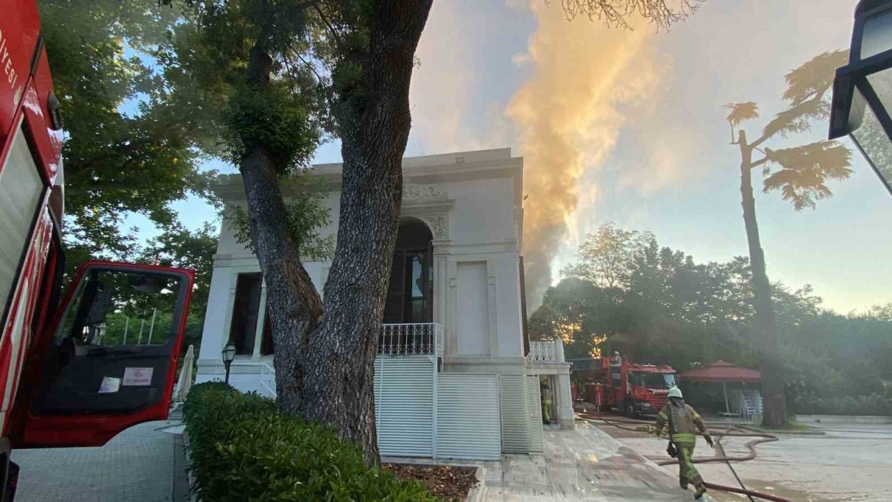 Beşiktaş Yıldız Parkı’nda restoran olarak kullanılan tarihi köşkte yangın