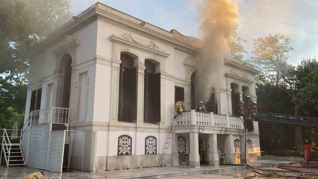Beşiktaş Yıldız Parkı’nda restoran olarak kullanılan tarihi köşkte yangın