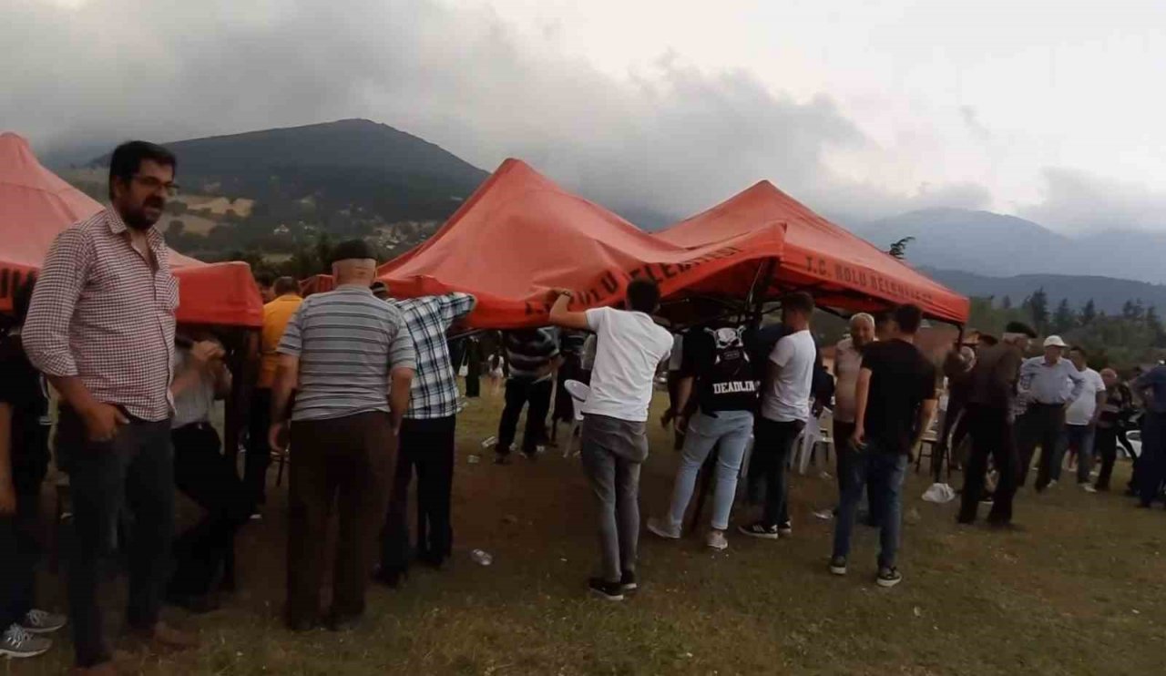 Fırtınalı havaya rağmen onlar güreşmekten vazgeçmedi