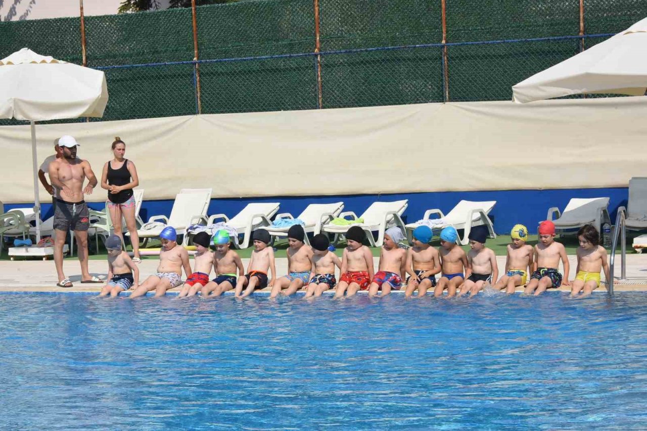 Bozüyük Belediyesi yaz spor okulları geleceğin sporcularını yetiştiriyor