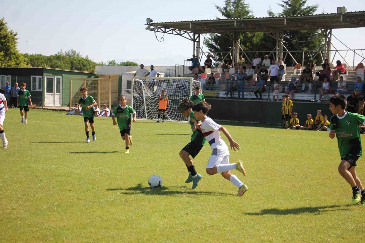 Denizli’nin minik yetenekleri yeşil sahada nefes kesti