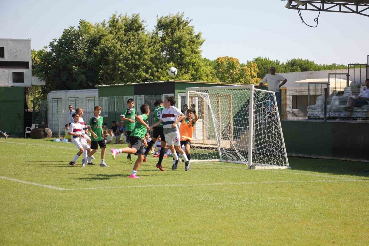 Denizli’nin minik yetenekleri yeşil sahada nefes kesti