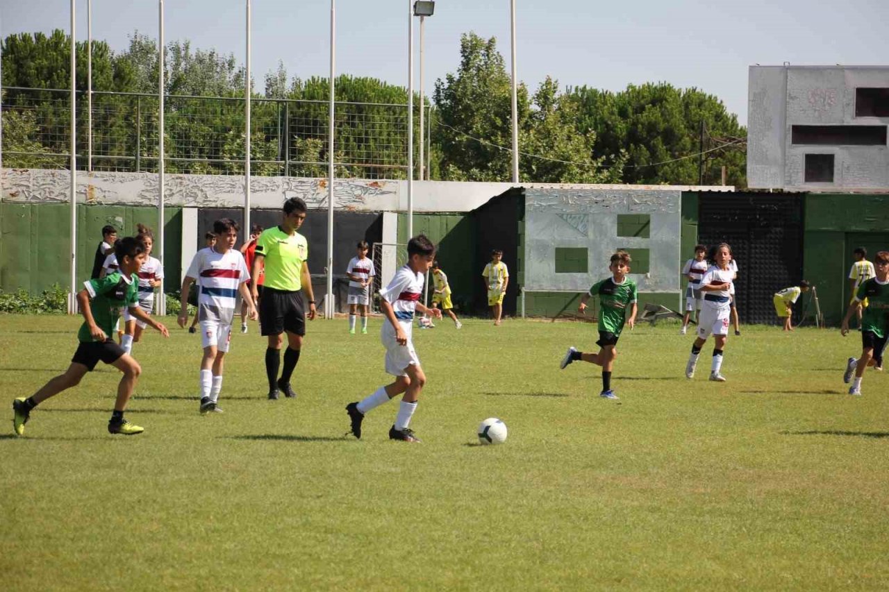 Denizli’nin minik yetenekleri yeşil sahada nefes kesti
