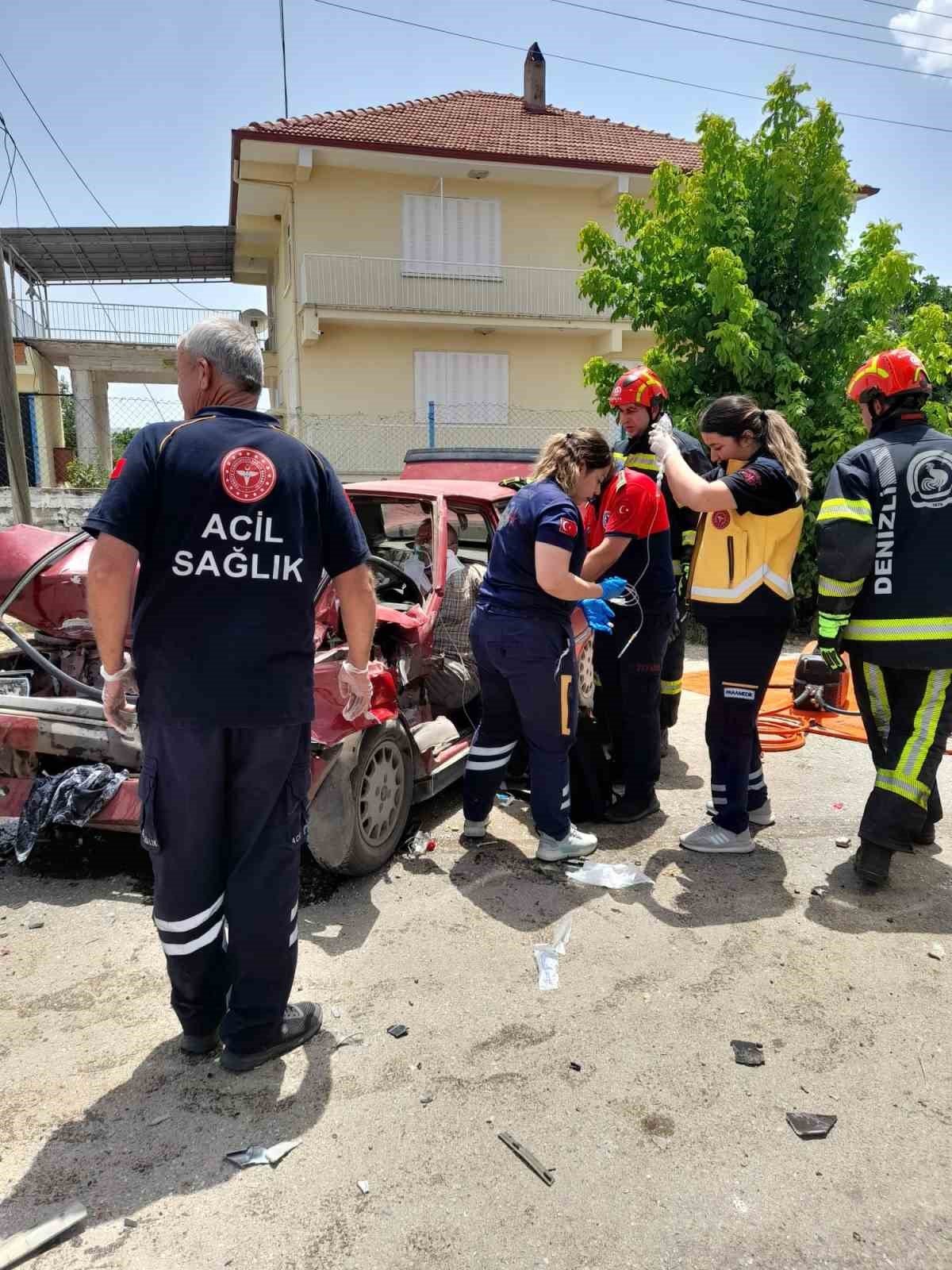 Tır ile otomobil kafa kafaya çarpıştı: 2 yaralı