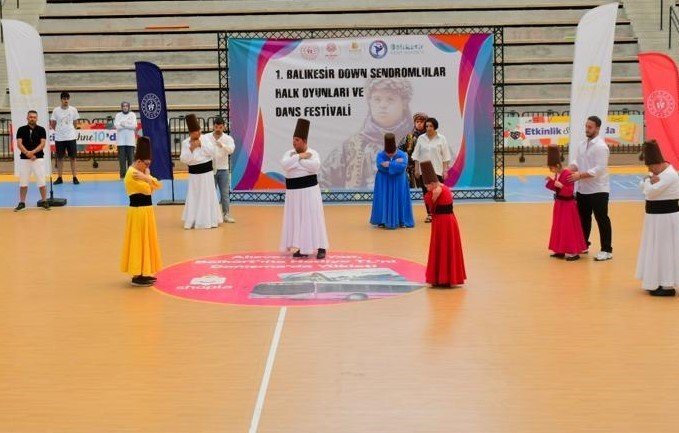 Down Sendromlu çocuklar yeteneklerini gösterdi