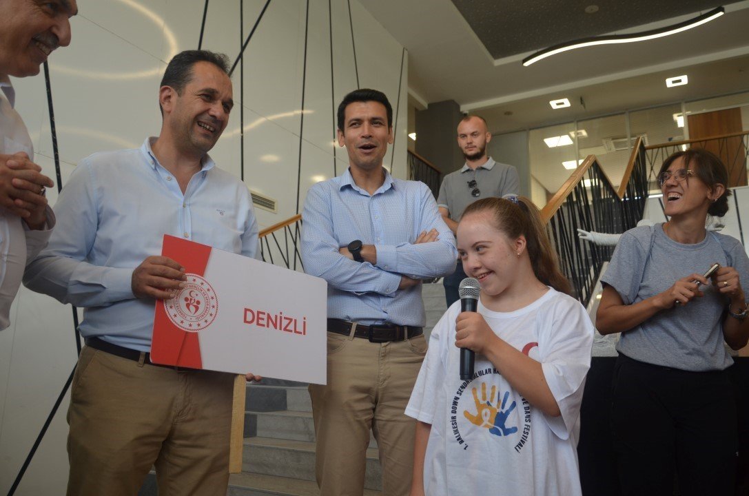 Down Sendromlu çocuklar yeteneklerini gösterdi