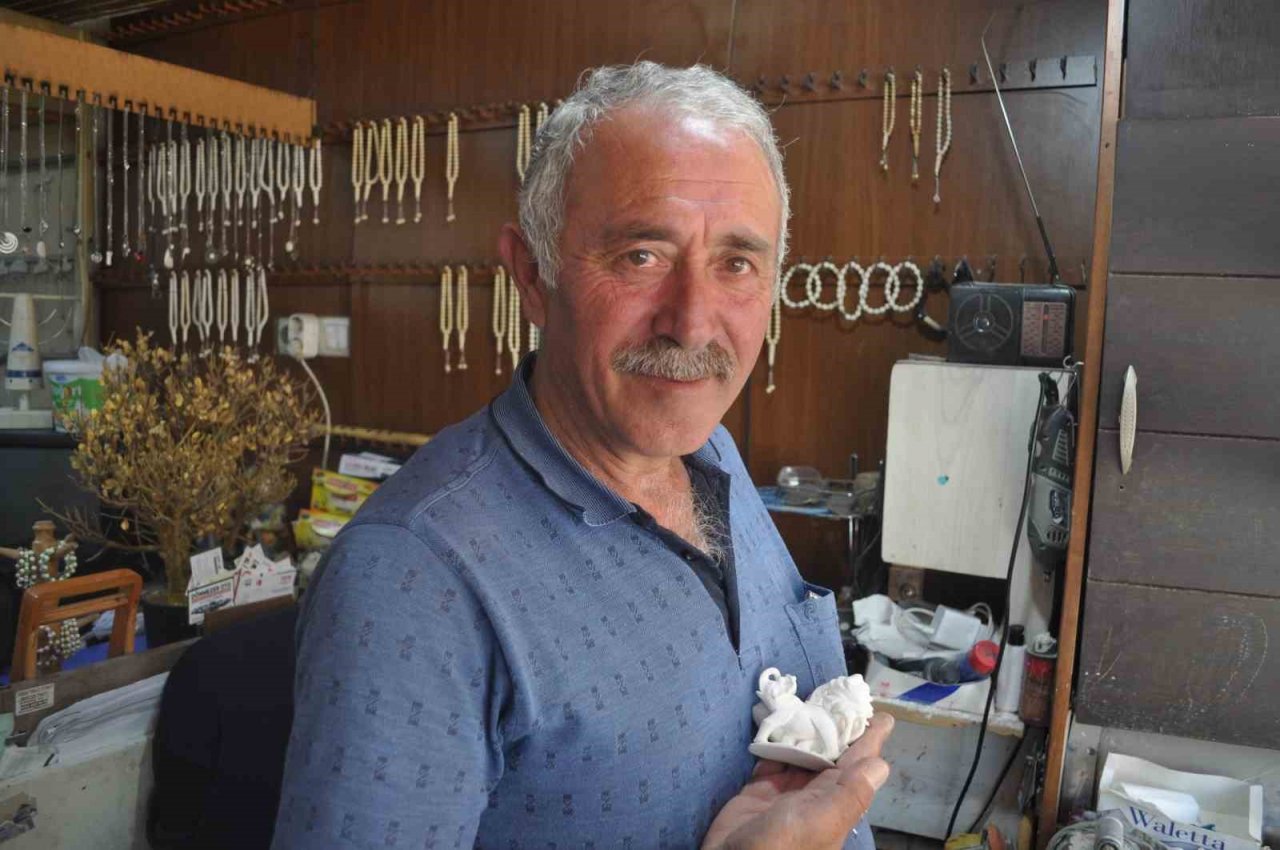 Gurbetçiler lüle taşı piyasasına alışveriş yaparak değer katıyor