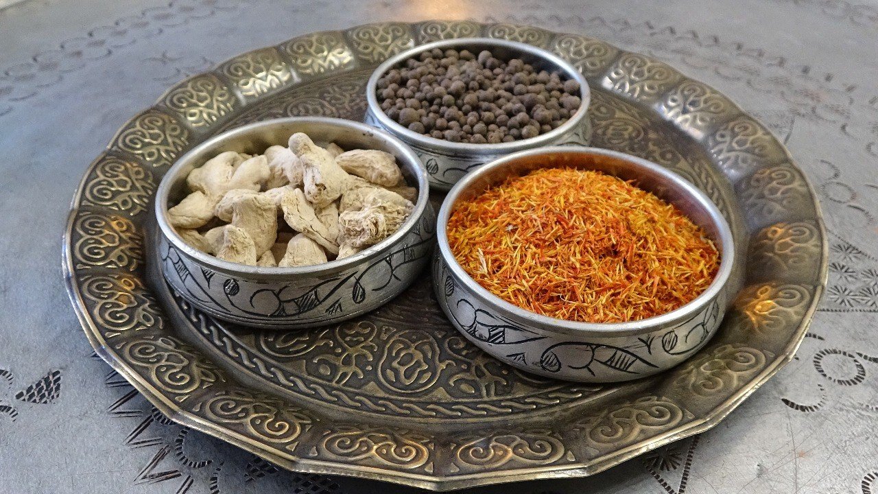 Mardin’de kavurucu yaz sıcağının serinleten içeceği ’reyhan şerbeti’