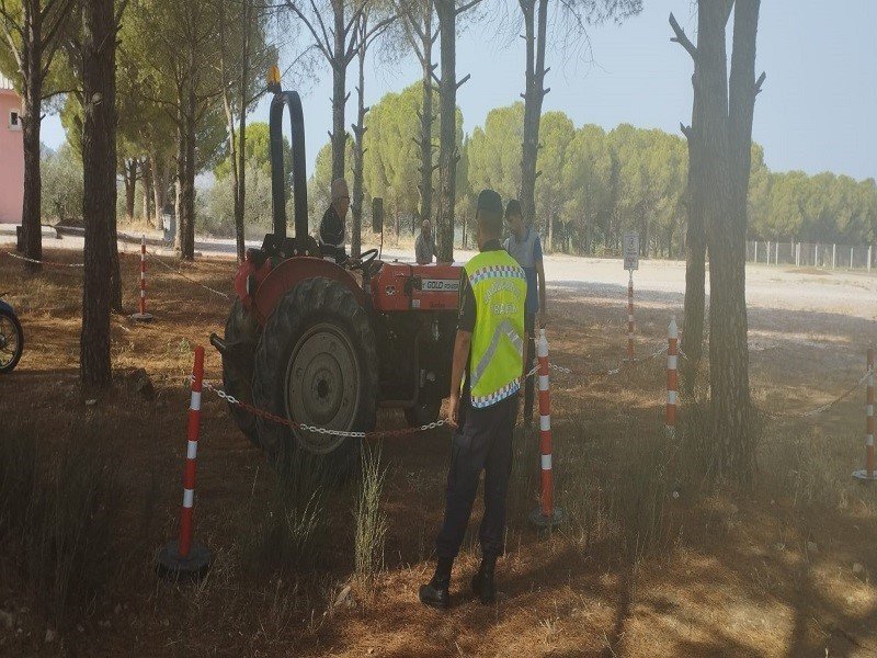 Gömeç’te jandarma ekipleri seyyar muayene istasyonu kurup eğitimler verdi