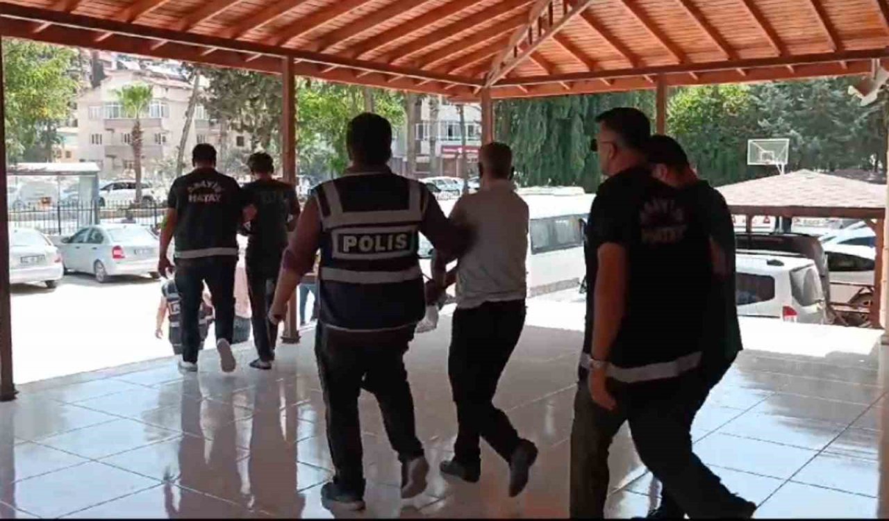 Deprem bölgesinde hırsızlık yapan 10 şüpheli yakalandı