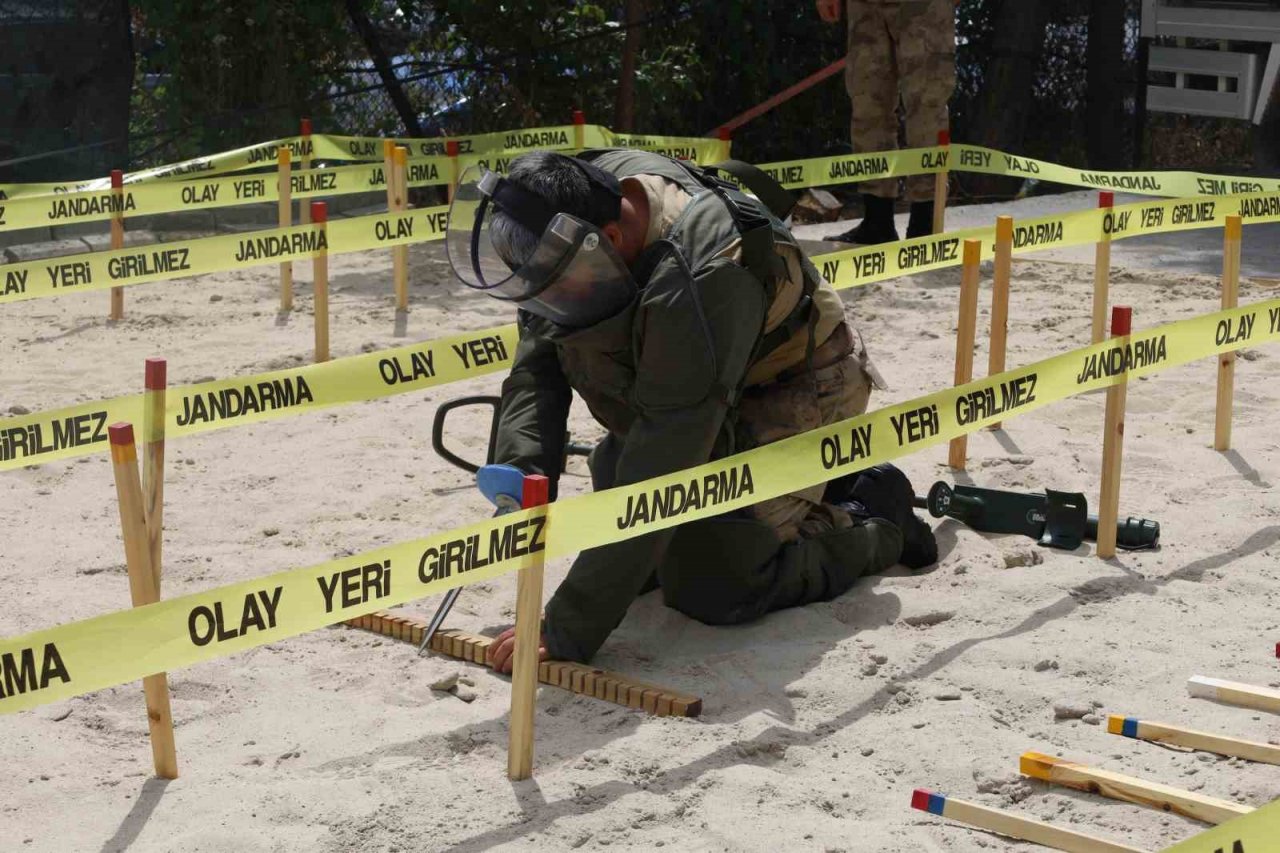 İDEF’te Jandarmadan mayın tatbikatı