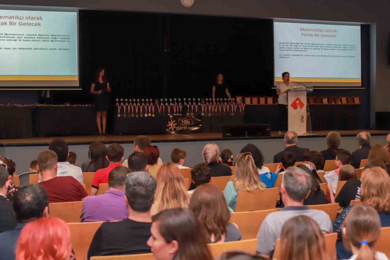 Genç matematikçiler İzmir Ekonomi’de buluştu