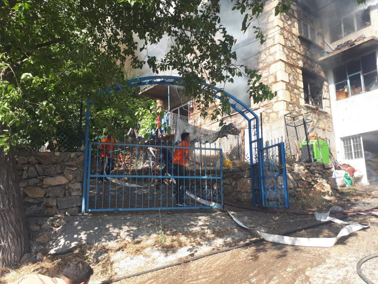 Karaman’da 2 katlı müstakil evde yangın