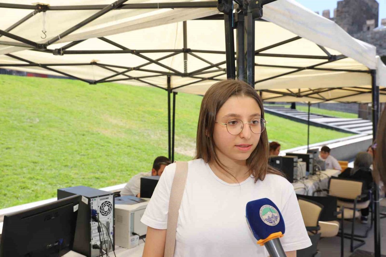 Öğrenci dostu Büyükşehir’e gençlerden tam not