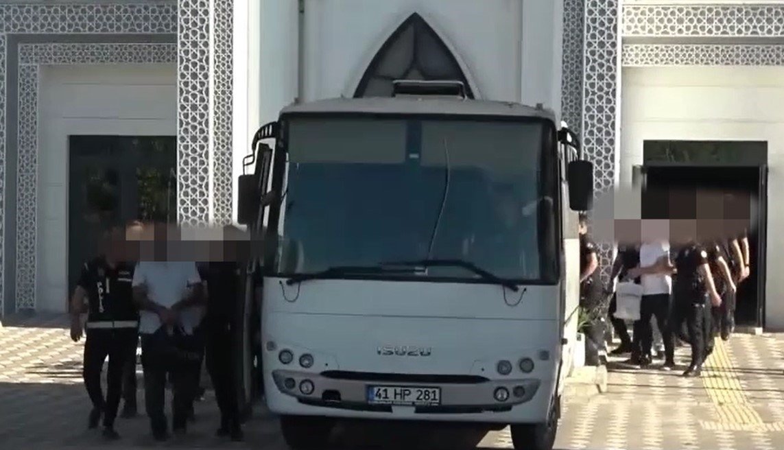 Yehova bağlantılı FETÖ’cüler adliyeye sevk edildi